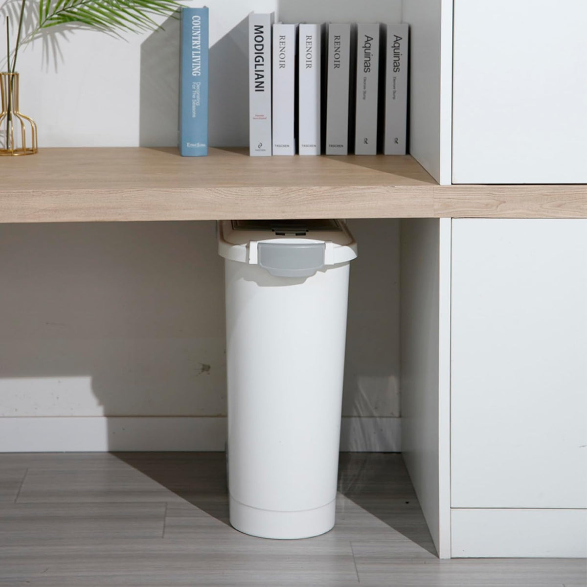 Airtight Pet Food Storage Container, Holds 30lbs