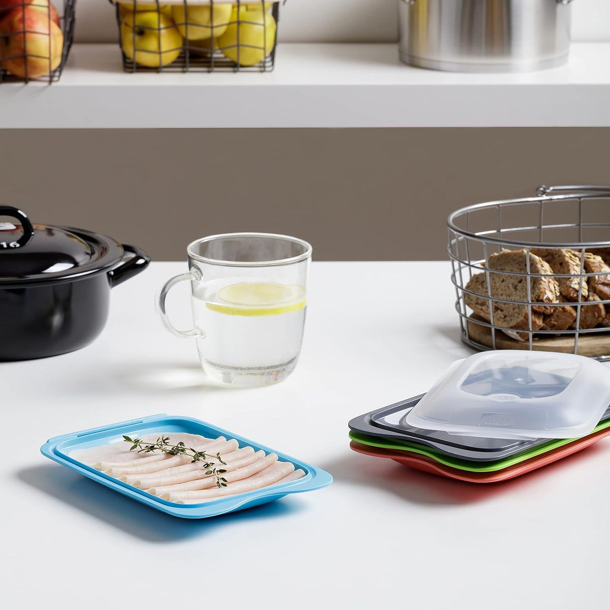 Set 4 cold meat container, with lid and body removed, in four colours, reusable and stackable, made of BpA-free plastic