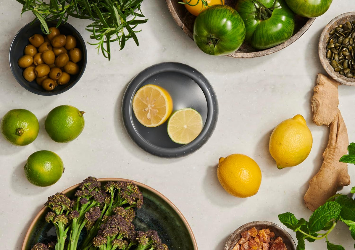 Food Saver, Airtight Fresh Food Storage Helps Reduce Food Waste, Keep Fruit and Vegetables Fresher for Longer, Easy Twist Open Food Container