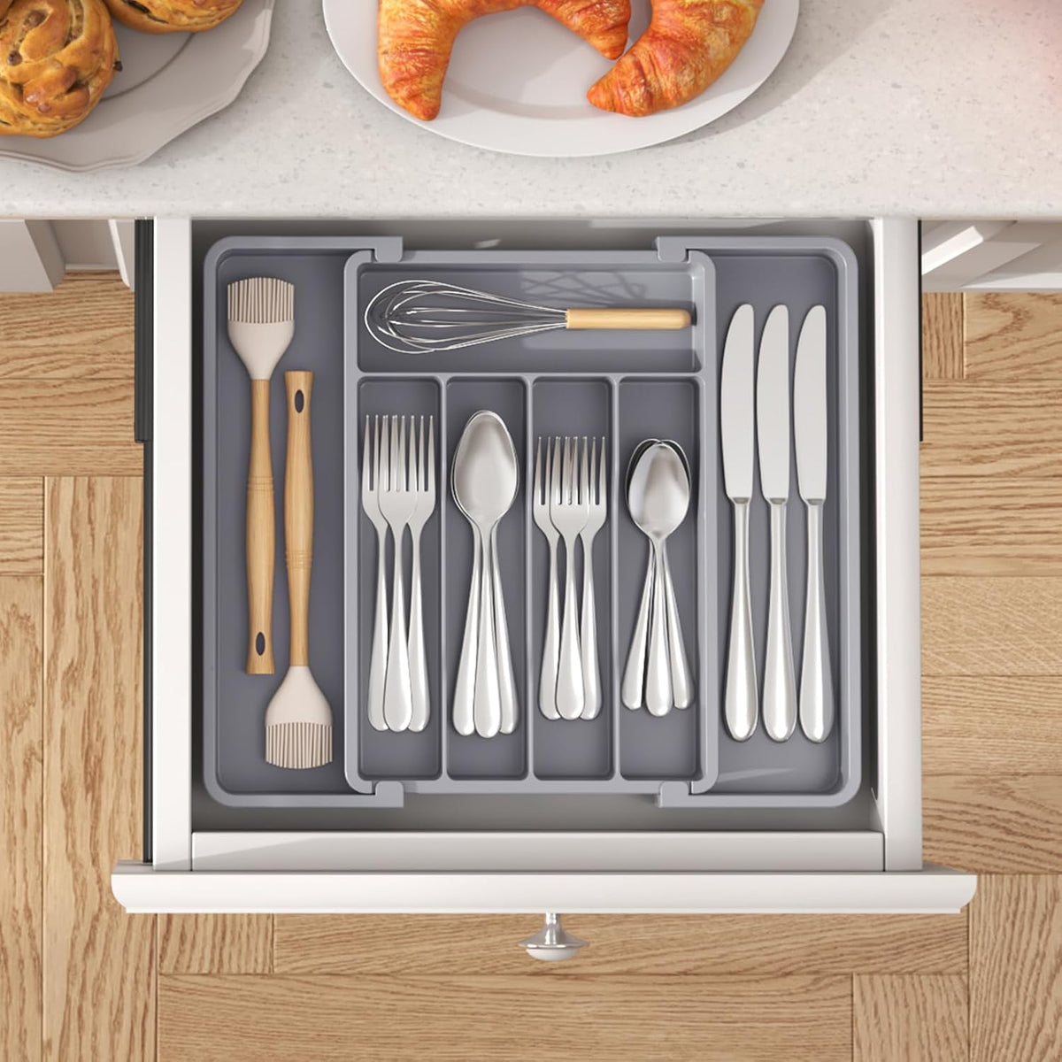 Silverware Organizer for Drawer, Expandable Utensil Tray