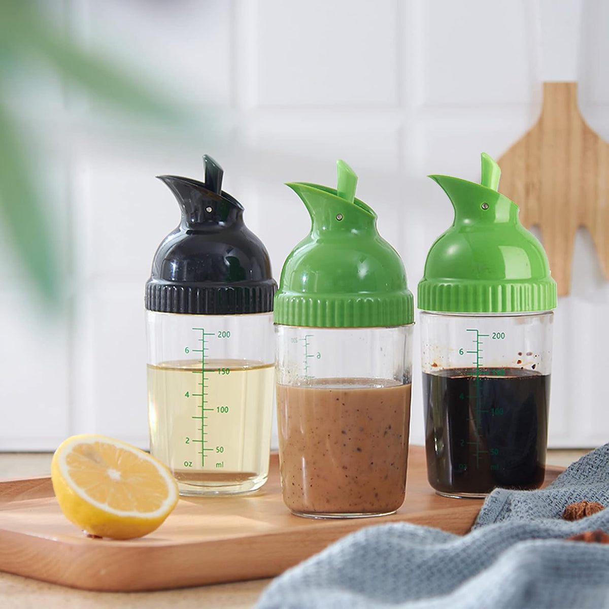 Salad Dressing Shaker Container, Homemade Salad Dressing Bottle Mixer Measure,Dripless Pour, Soft Grip, BPA Free（2 Pcs）