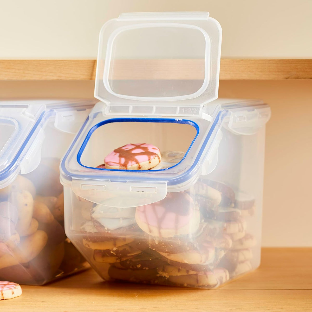 LOCK & LOCK Easy Essentials Food lids (flip-top) / Pantry Storage/Airtight containers, BPA Free, top-16.5 Cup-for Cereal, Clear