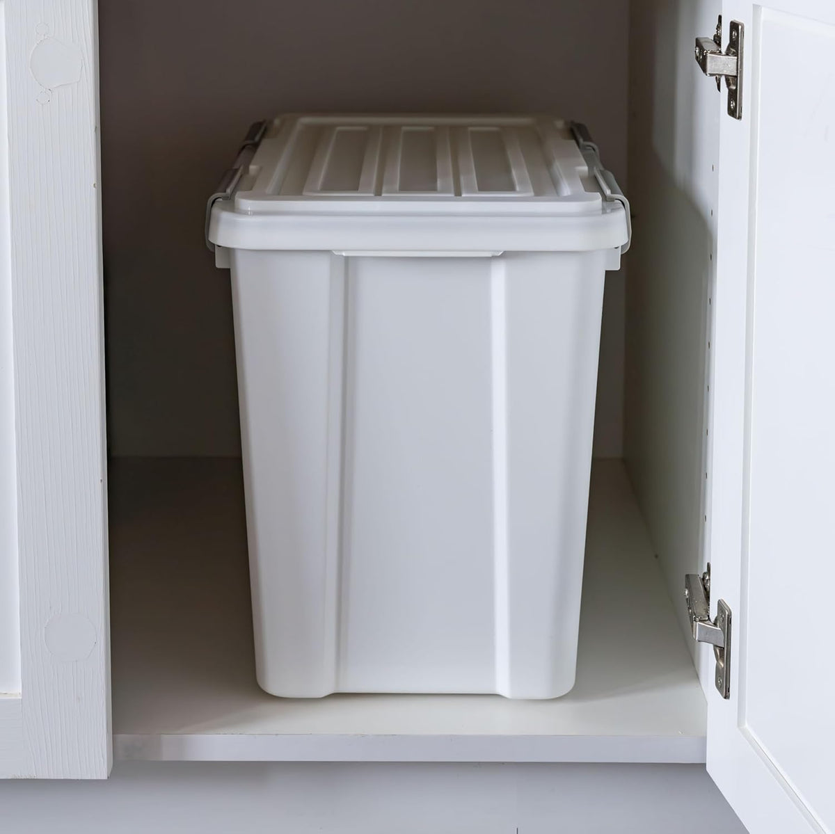IRIS USA Stackable Dog Food Storage Container with 2 Cup Scoop, 4 Secure Latches, Fits up to 30 lbs, Pet Dry Food Bin, Gasket Seal Lid, BPA Free, Stackable, Easy Measure, Gray/Dark Gray