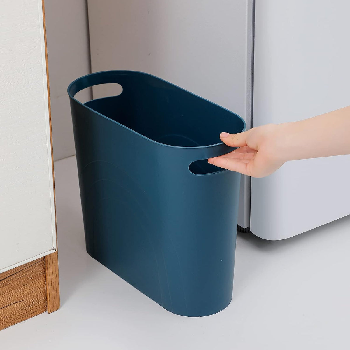 Small Trash Can, 3.5 Gallon Slim Garbage Can Plastic Waste Basket with Handles Container Bin for Narrow Spaces Bathroom, Bedroom, Kitchen, Office at Home, Black