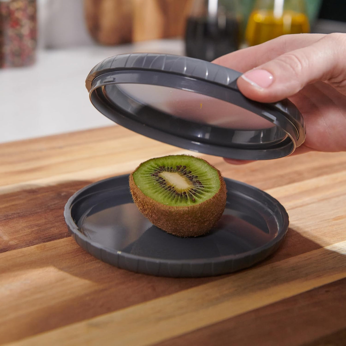 Food Saver, Airtight Fresh Food Storage Helps Reduce Food Waste, Keep Fruit and Vegetables Fresher for Longer, Easy Twist Open Food Container