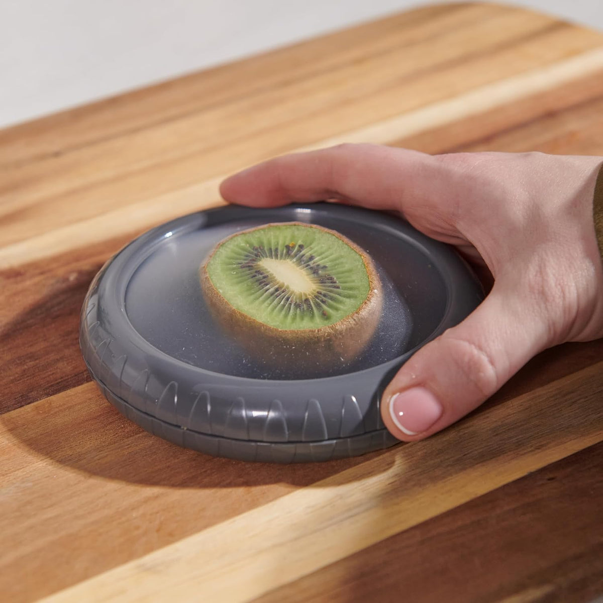 Food Saver, Airtight Fresh Food Storage Helps Reduce Food Waste, Keep Fruit and Vegetables Fresher for Longer, Easy Twist Open Food Container